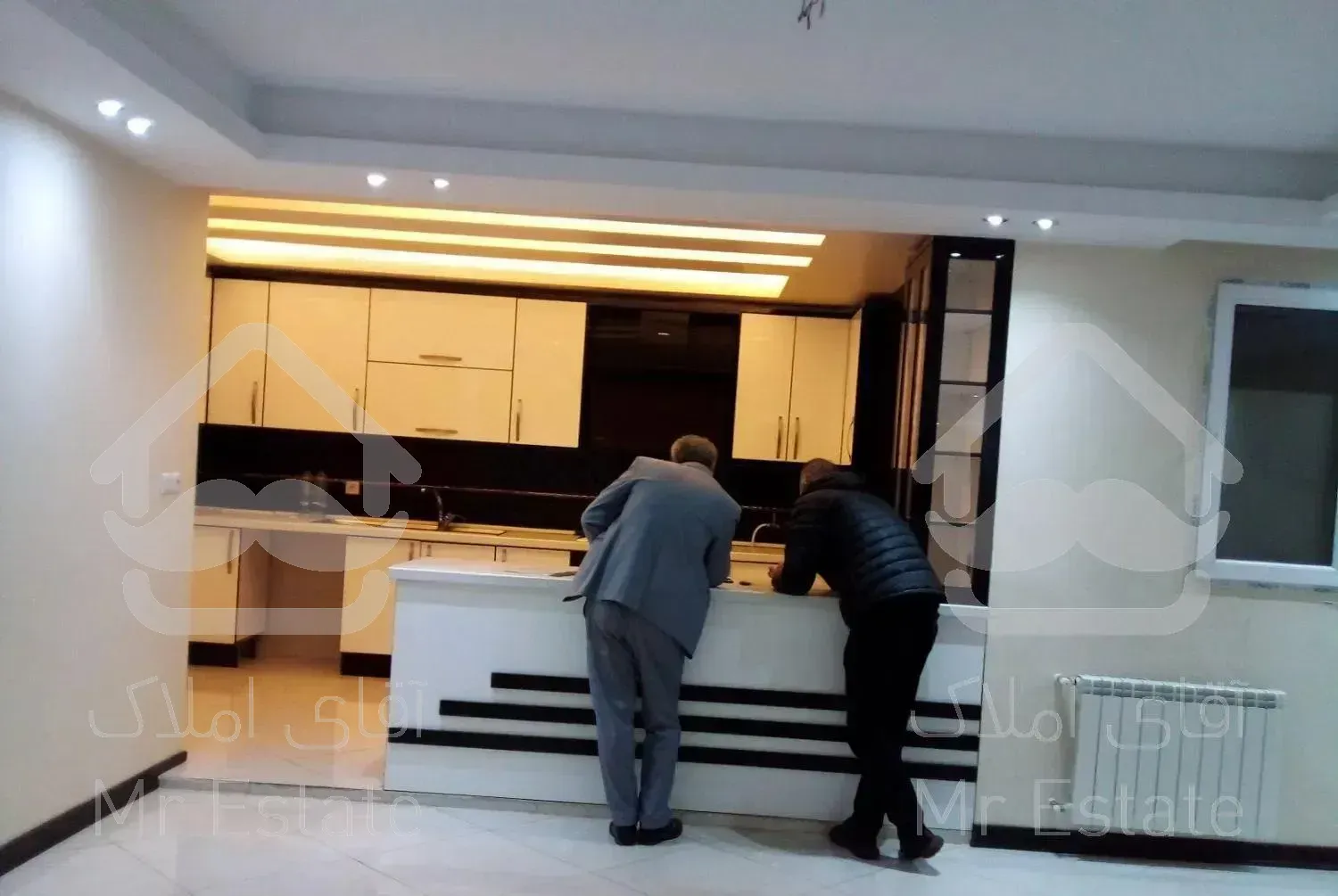 ۱۲۰متر ۲خوابه فول امکانات بنا۳ساله تکواحد