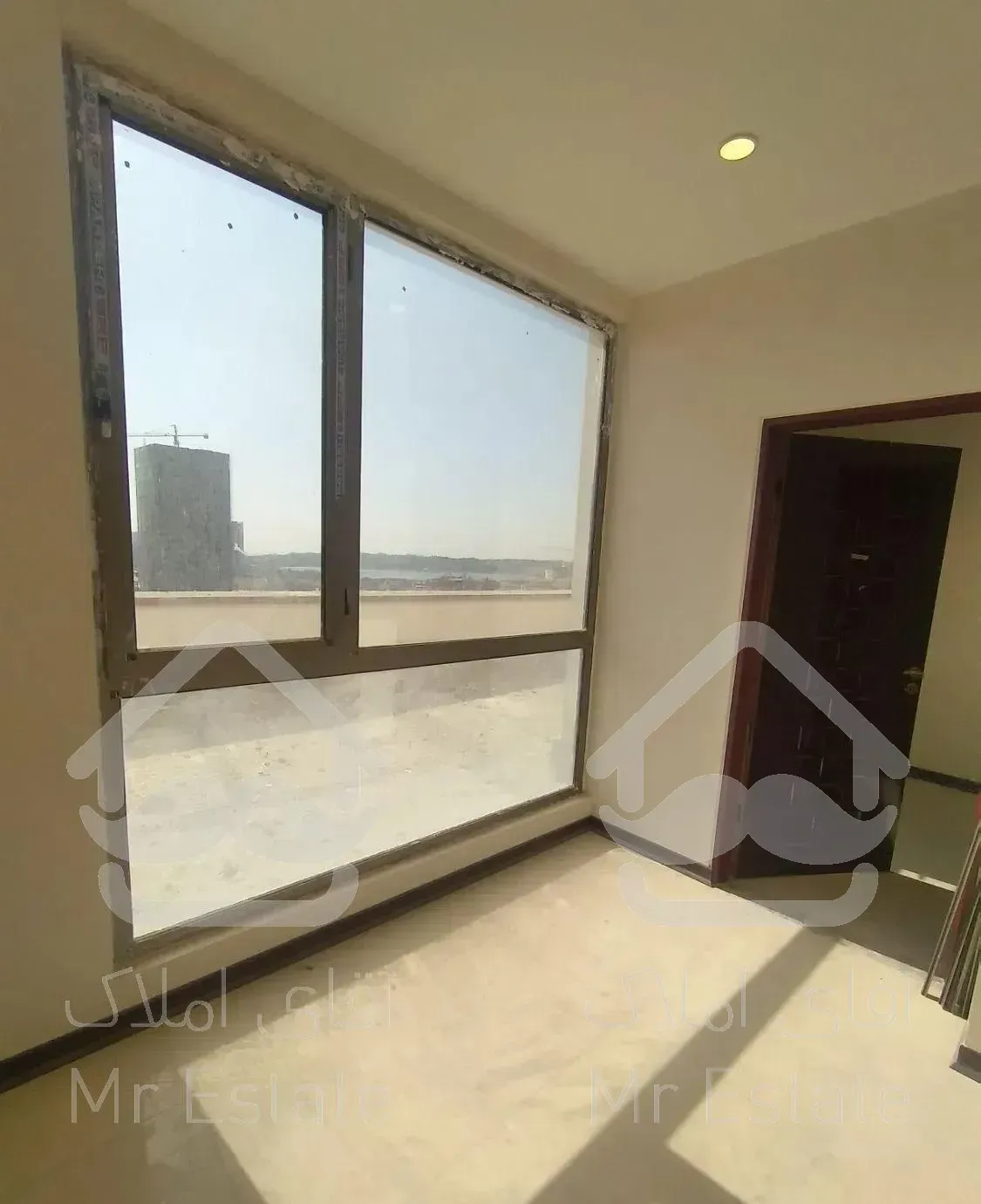 چیتگر ۱۳۵ متر/ سند اداری/در حد کلیدنخورده/ فول