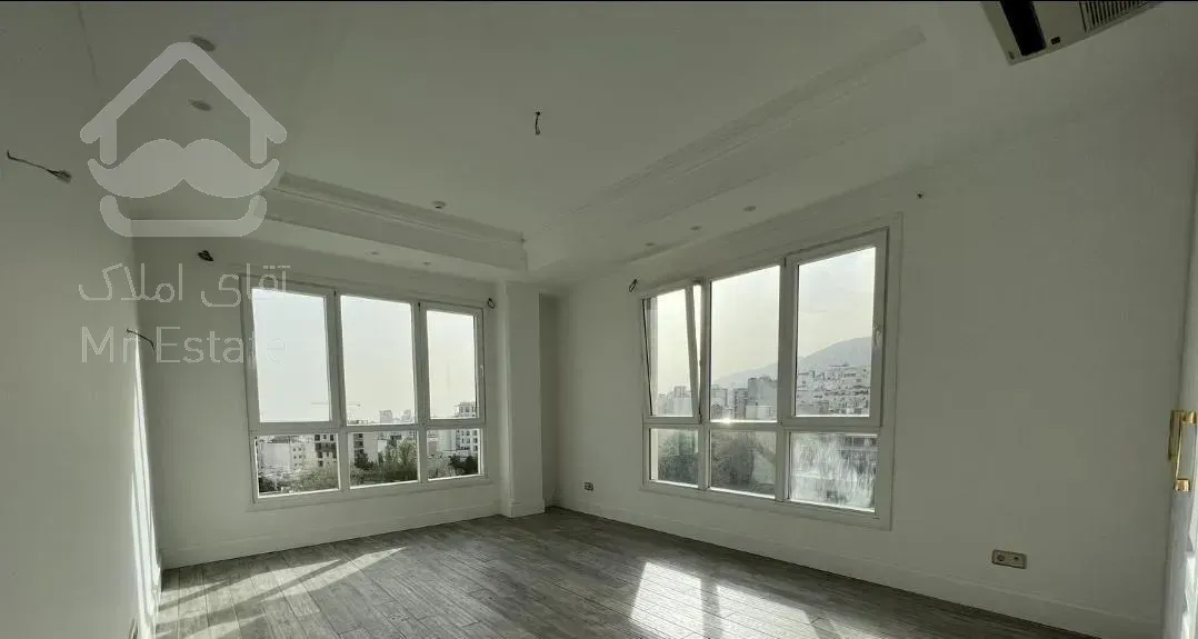 آپارتمان لوکس۲۱۰متری*۳خواب نوساز*وکیل آباد