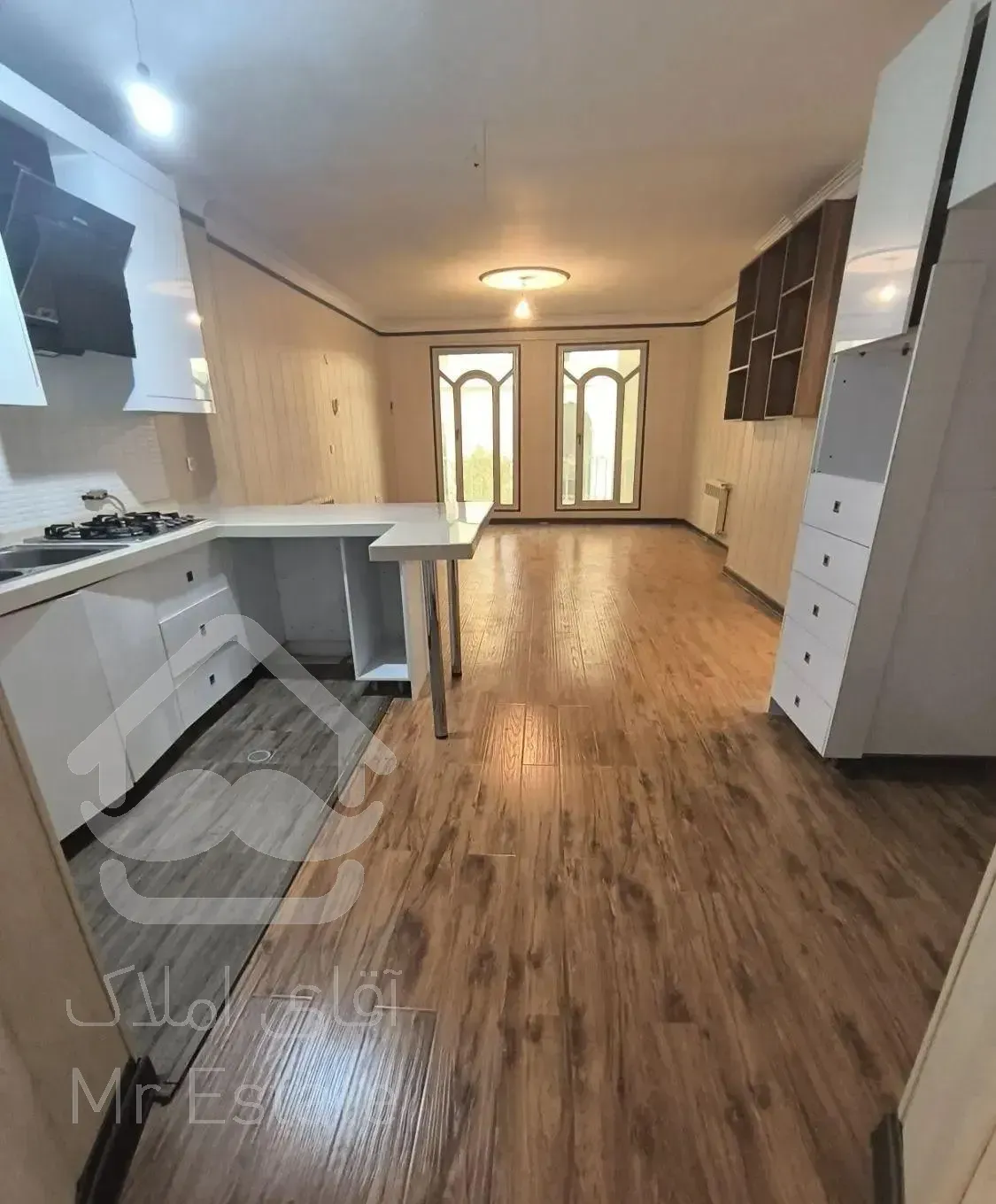 شهرک غرب/۸۳ متر/روبروی بیمارستان آتیه