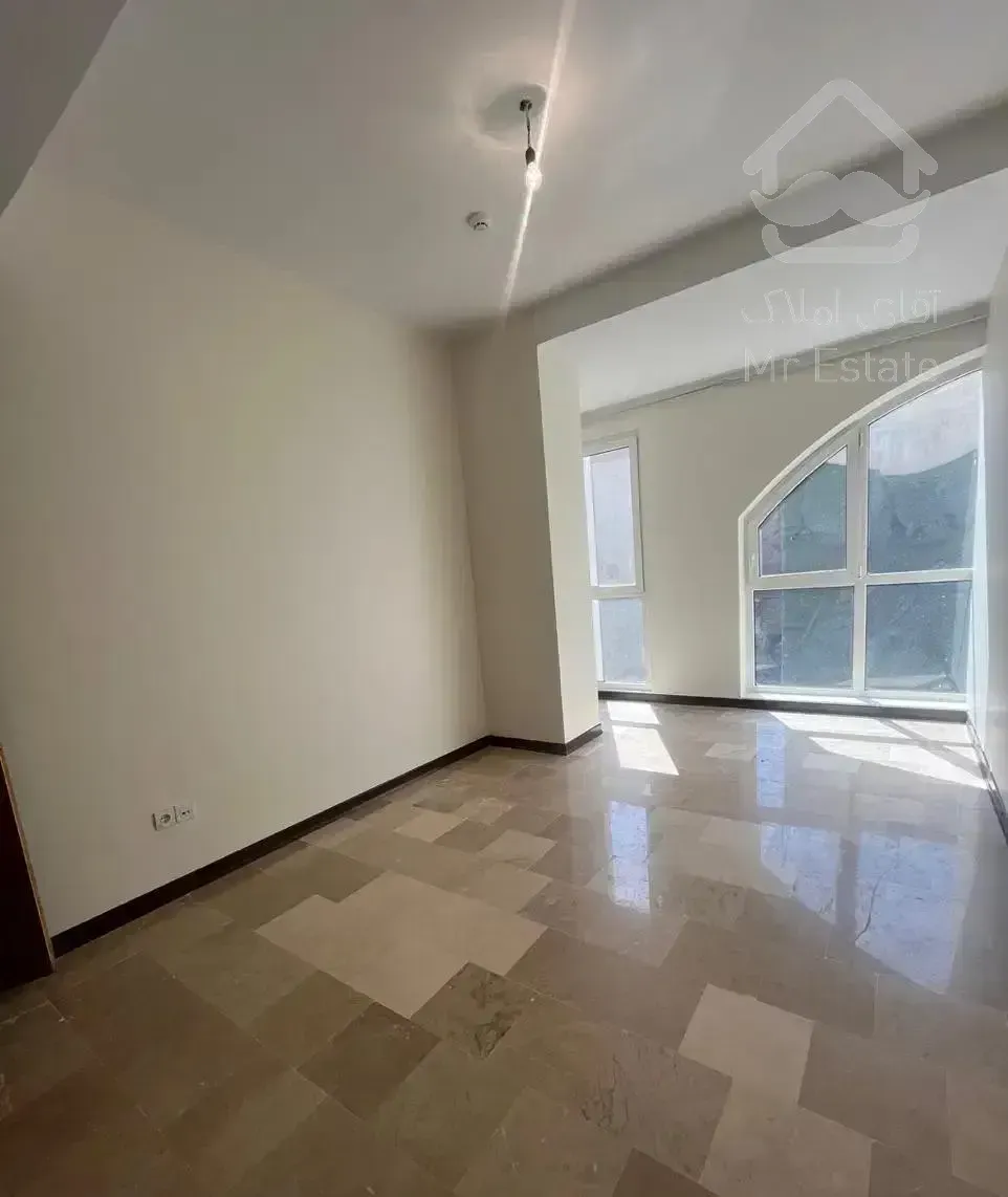 ۲۱۰ متر یک خواب مستر، گلزار