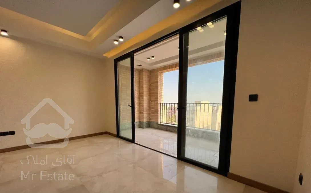 ۱۳۰/سالن پرده خور قدی/بدون مشرف/کلید نخورده