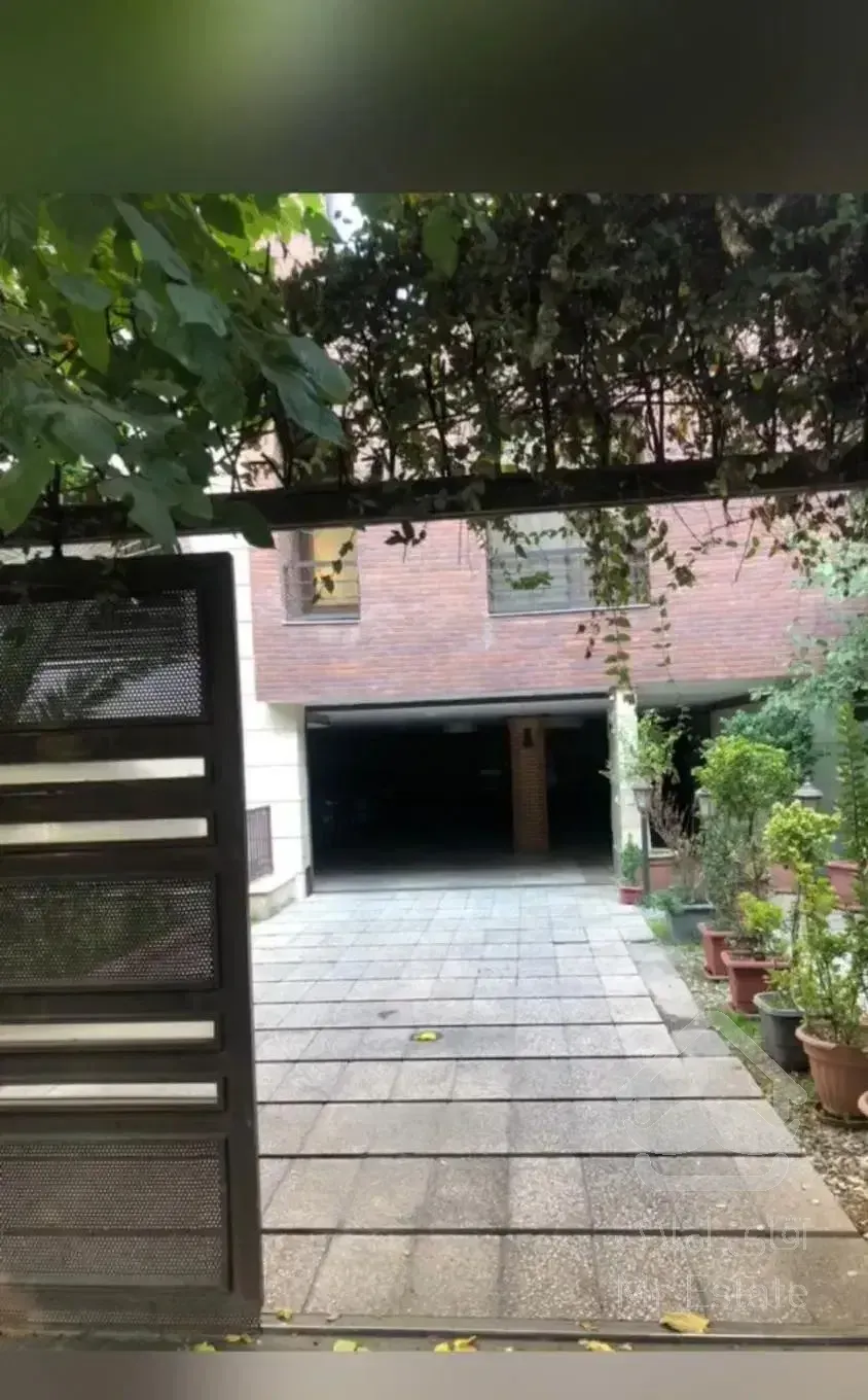 مزایده اپارتمان ۶۳ متری دروازه شمرون