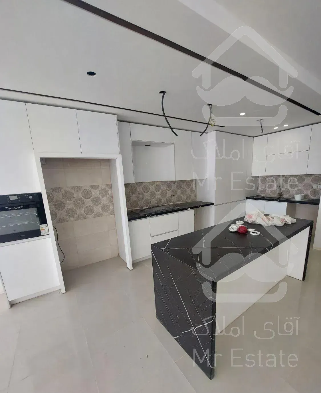 145 متر/جنوبی/بالکن سراسری/لوکیشن برند