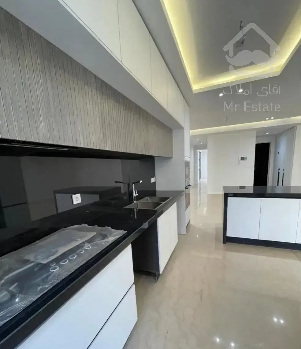 خیابان دانشگاه آپارتمان ۲ خوابه ۱۲۵متری نوساز لوکس