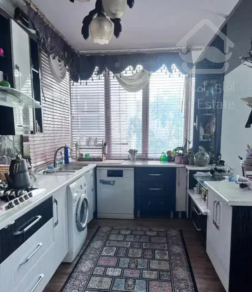 ۹۲ متر، فول امکانات، سالن نورگیر، میدان سما