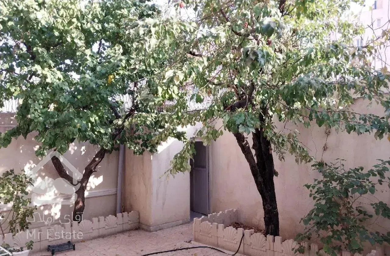 حیاط مشترک راه مستقل ۷۵متری حاج منصور