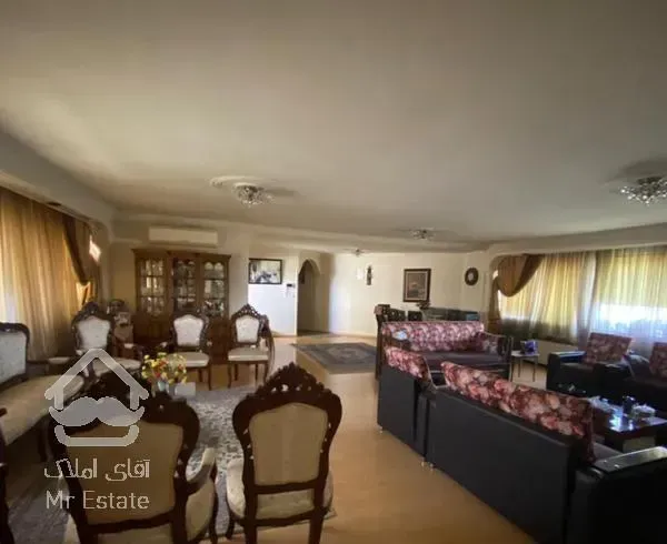 واحد بالکن دار با پارکینگ سرپوشیده وانباری میباشد