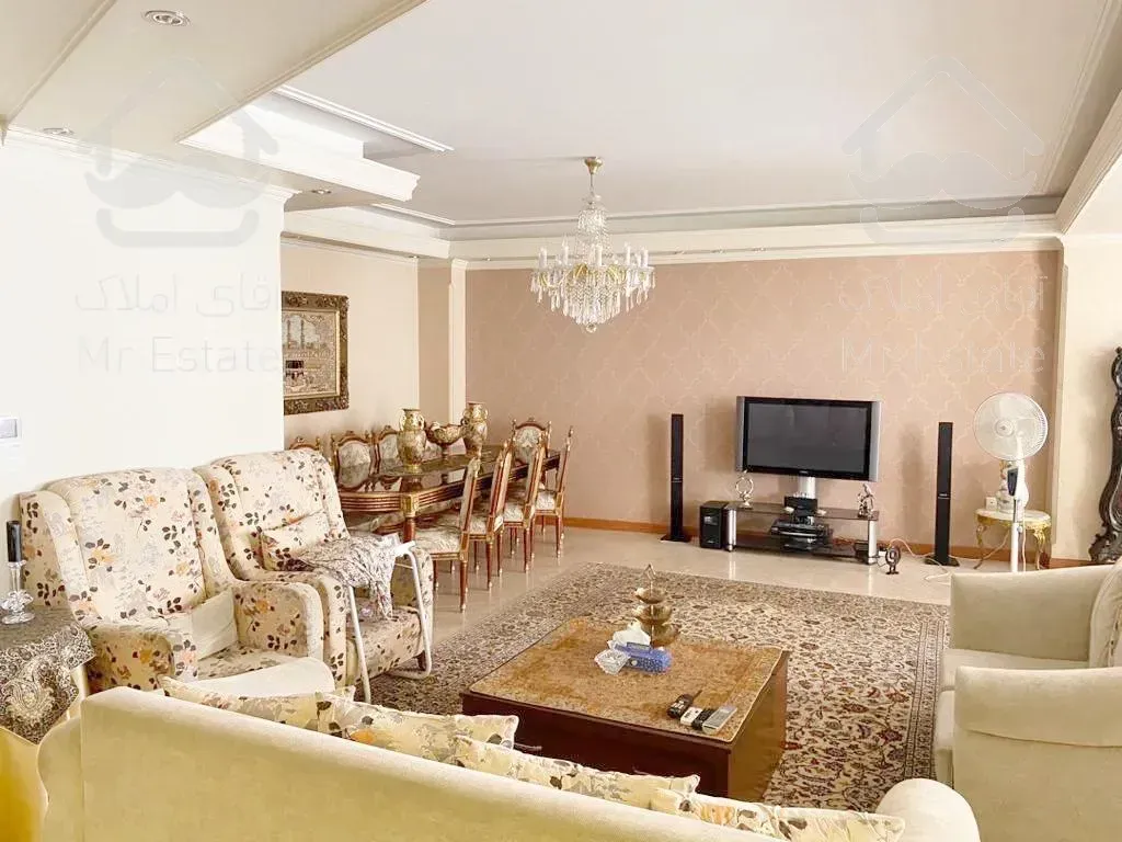 ۱۵۶متر با ۱۵متر انباری . جنوبی . غرق در نور