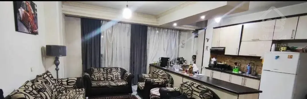 ۹۰ متر    جمالزاده شمالی   تکواحدی   طبقه ۲