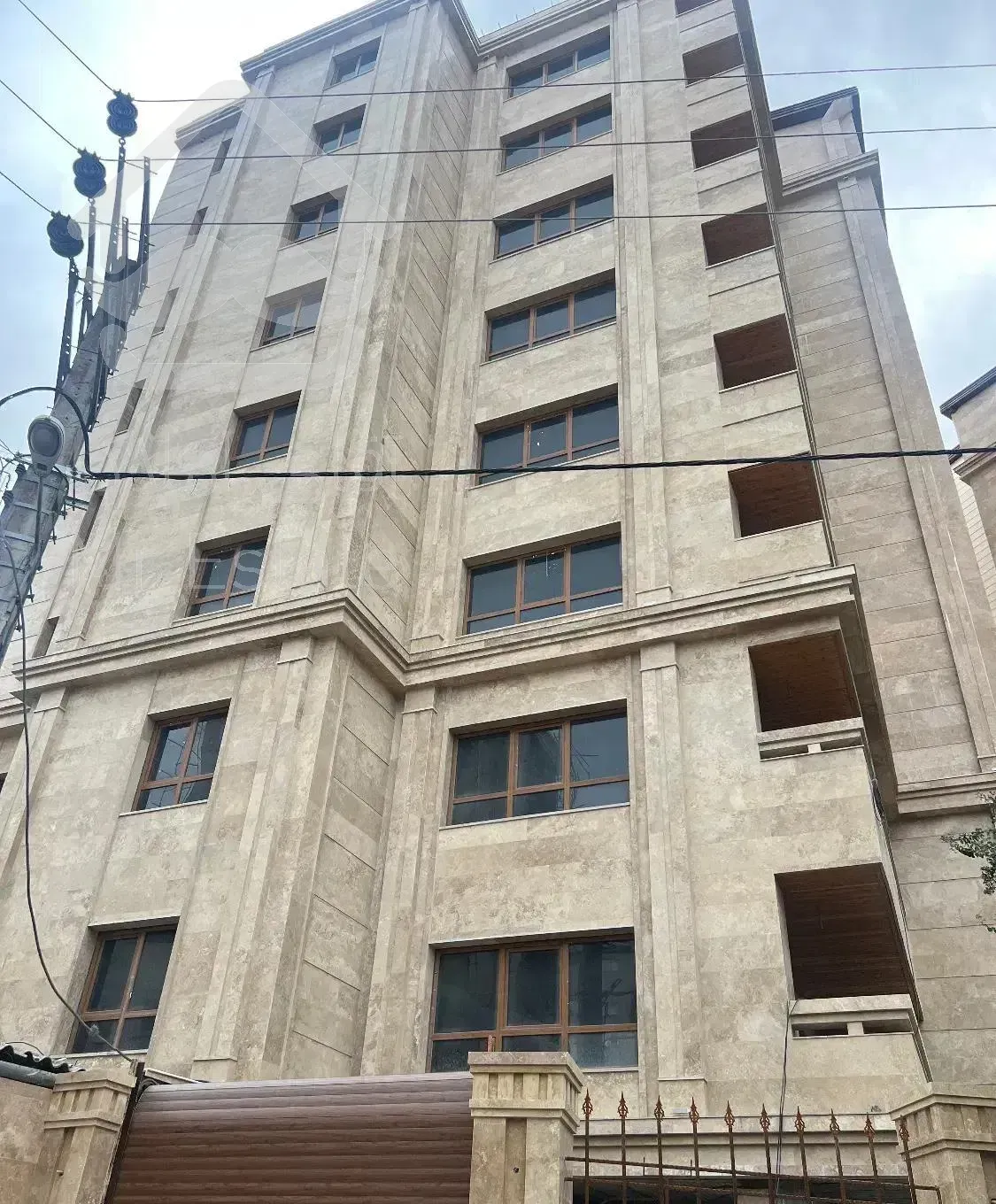 واحد کلید نخورده ۱۶۰ متری سه خواب شریعتی