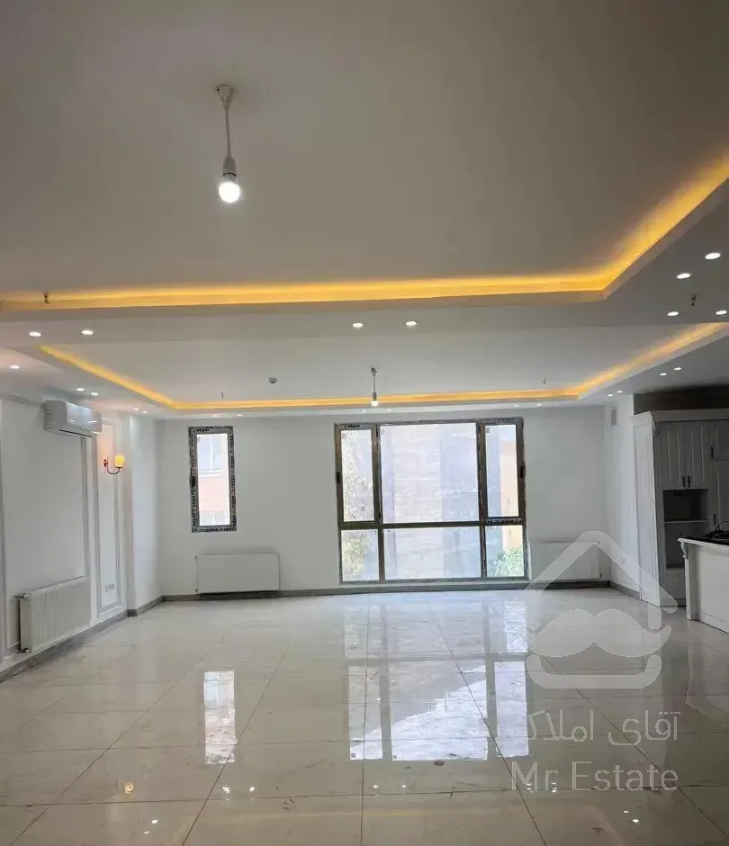 پشت حاشیه وکیل آباد/ ۱۳۰ متری / فول / ۳ خواب