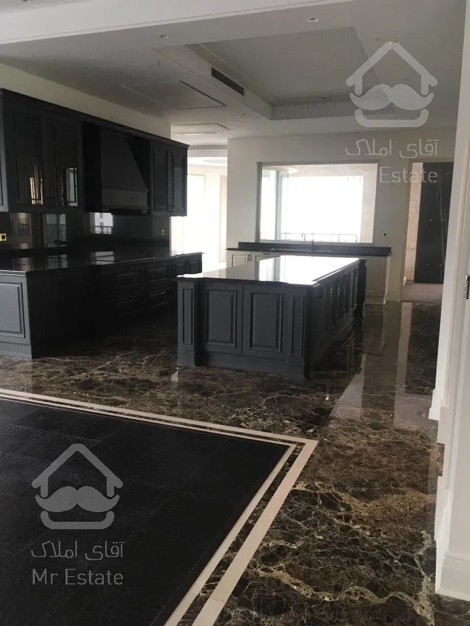 خرید 420 متر در بهترین آپارتمان منطقه در فرمانیه سنبل