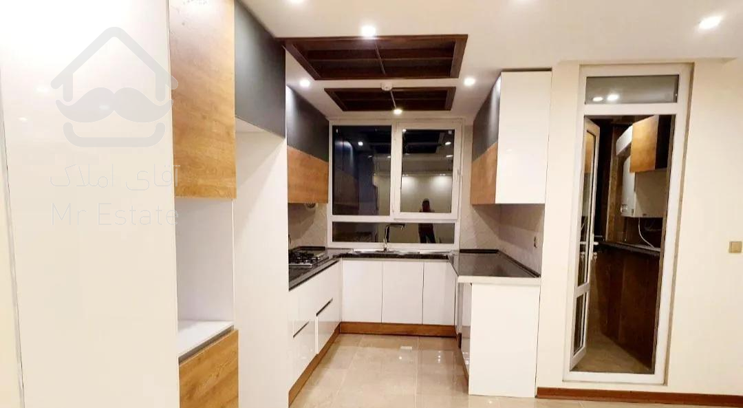 قائم مقام فرهانی ۱۰۶ متری (۲ پارکینگ)