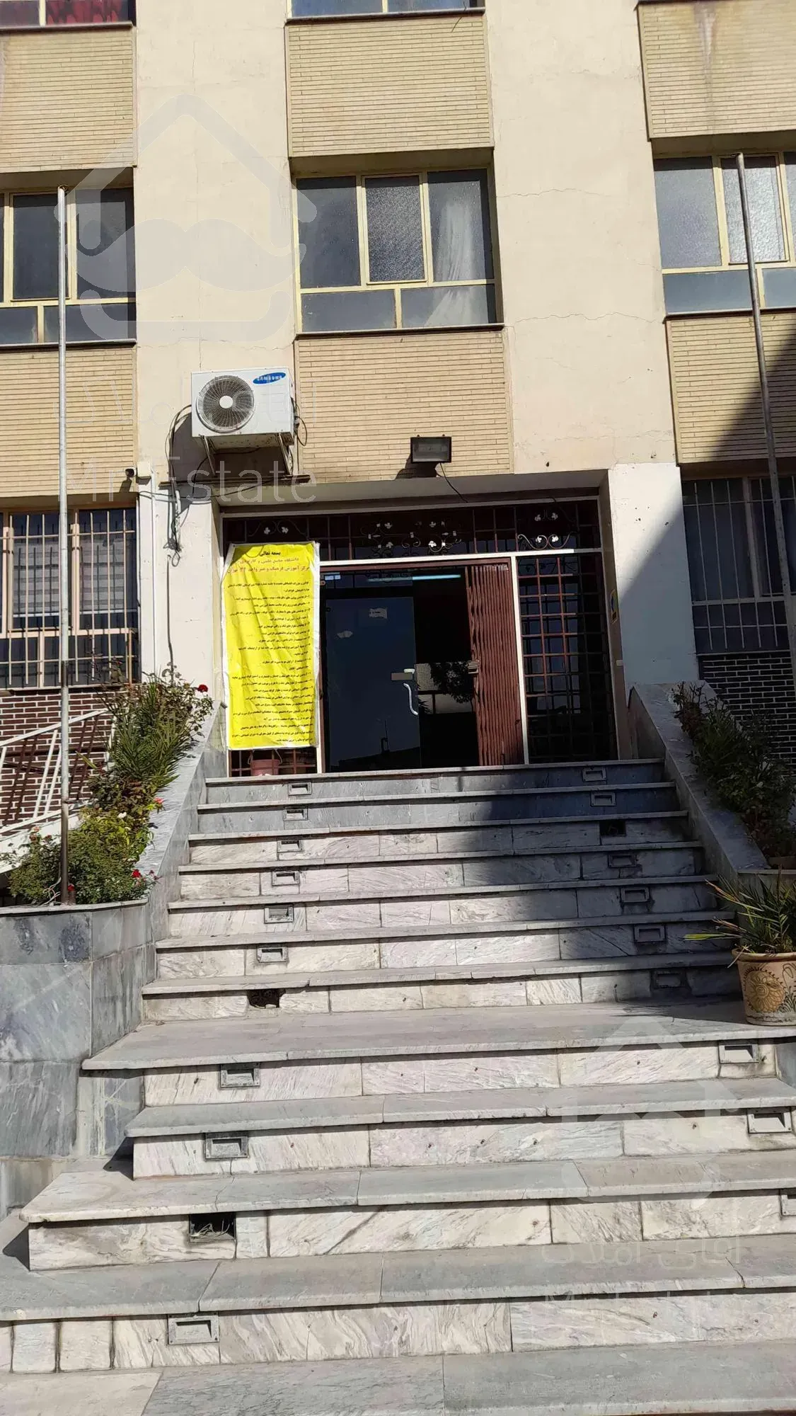 ۲۲۰۰ متر اداری صادقیه