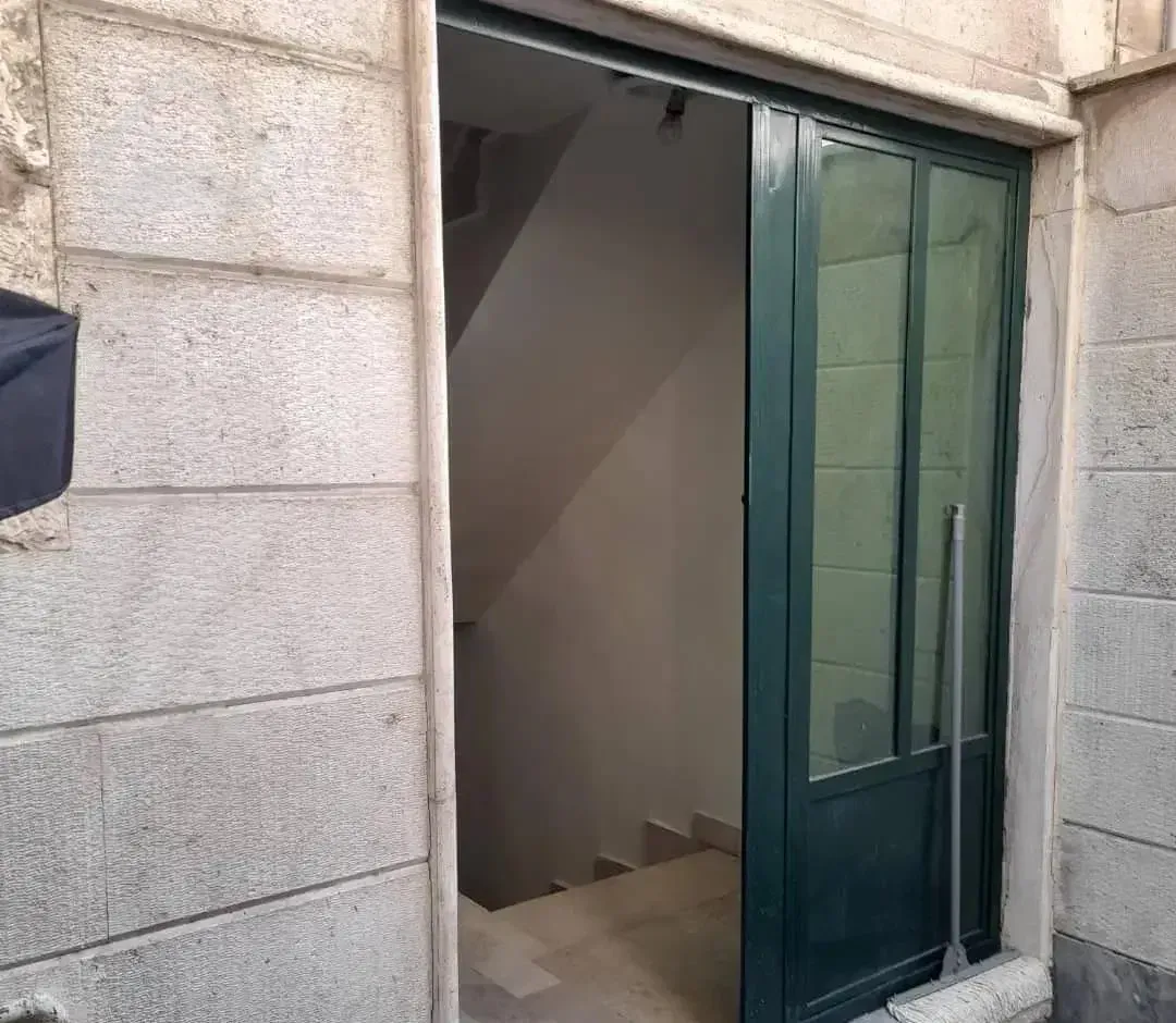 واحد ۳۸ متری واقع در آپارتمان ۳ طبقه