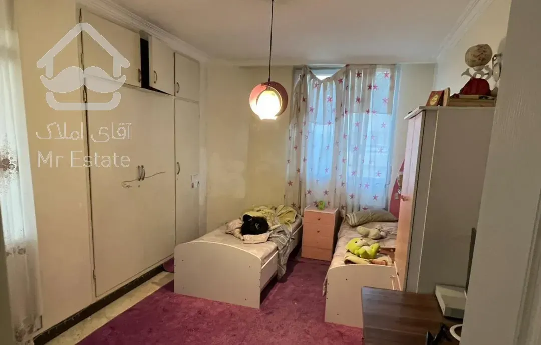 ۱۰۰ متری غرق نور