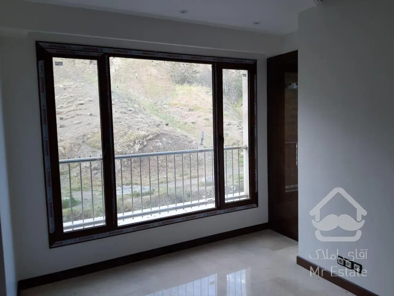 خرید و فروش آپارتمان مسکونی 240 متری در نیاوران