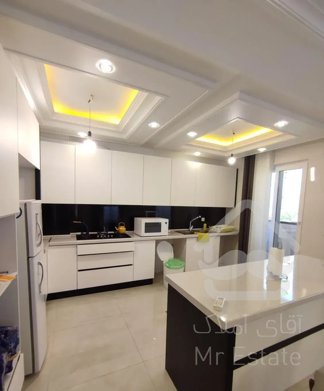 130 متر۳ خواب  / سه نبش/ 2 پارکینگ / بهارشیراز