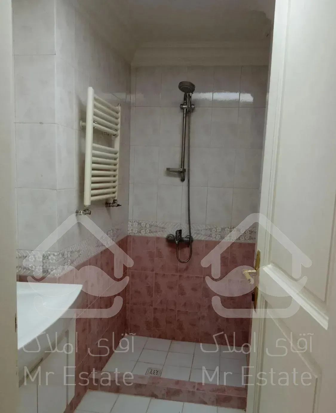 95 متری مبله ظفر لوکیشن تاپ تخلیه