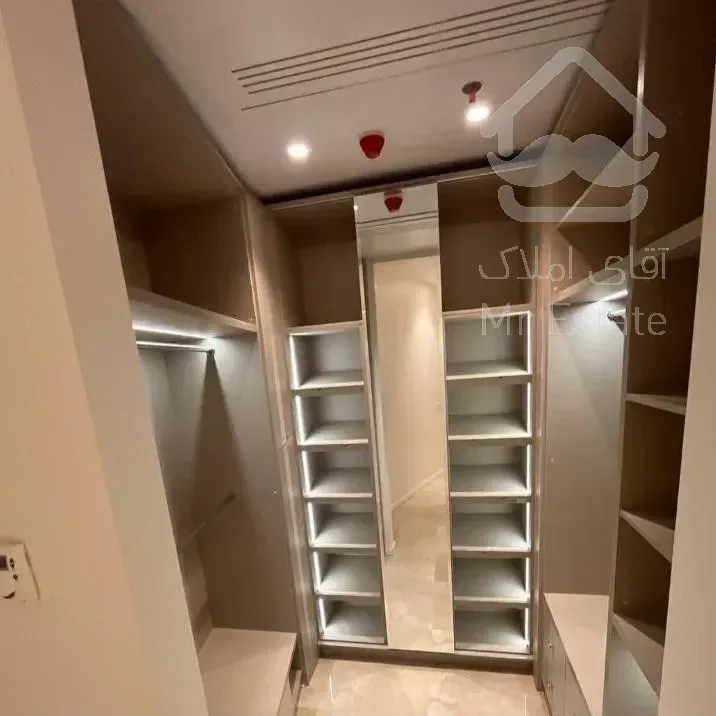 ۱۵۰ متر/ اکازیون/ ۳پارکینگ سندی