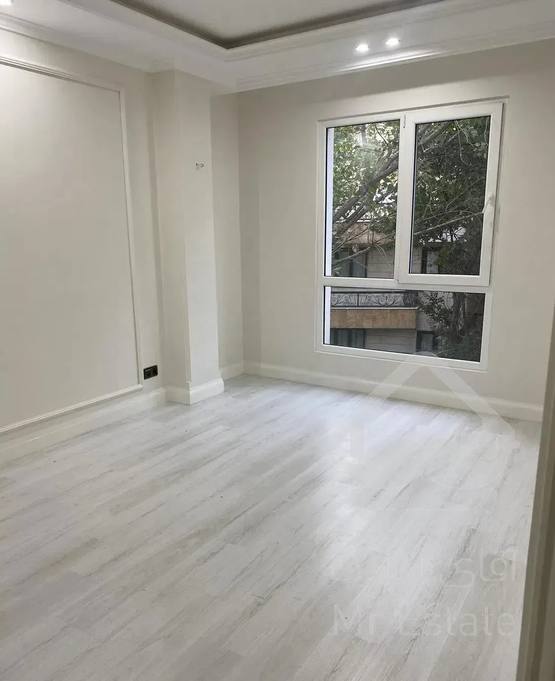 اپارتمان ۱۷۵ متری ۳ خواب  در کامرانیه شمالی