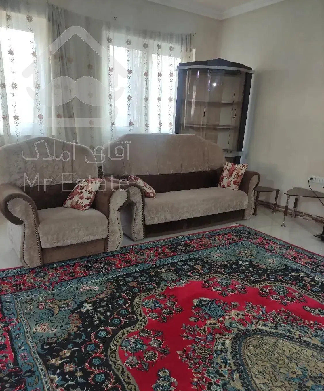 خانه ای نوساخت و زیبا