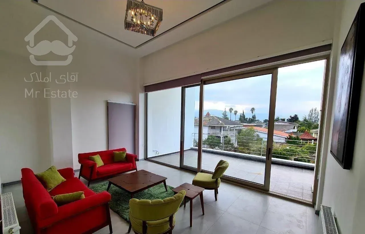 اینجا شمال نیس یک طبقه بالا تره