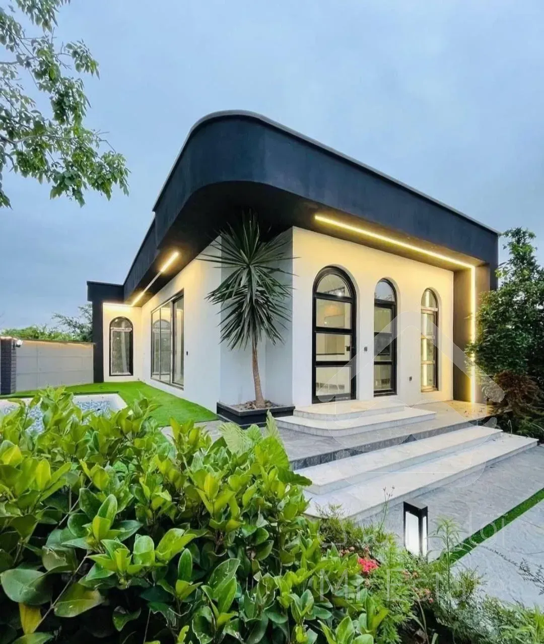 ویلا باغ استخردار، نما مدرن با حیاط سازی زیبا