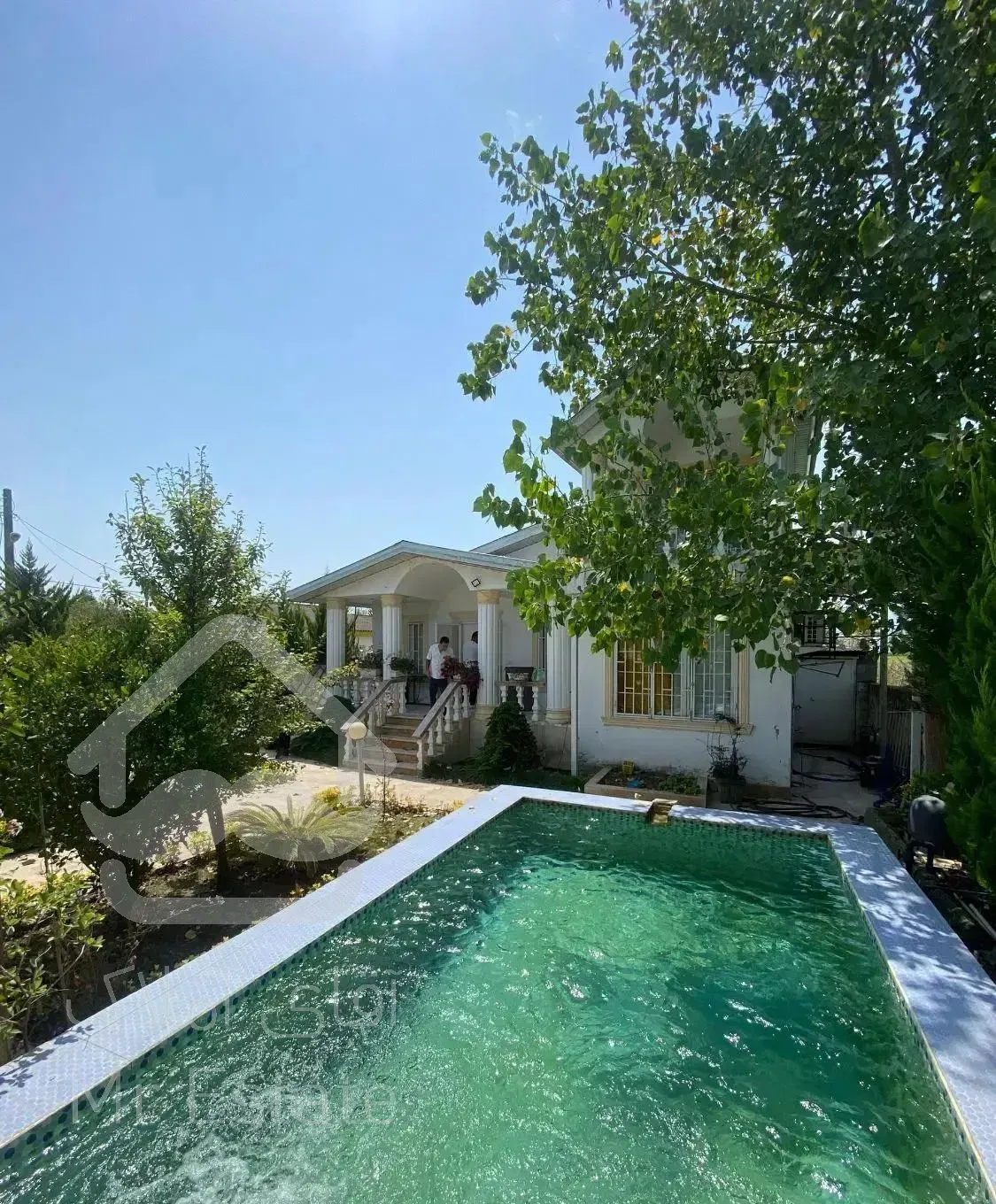 ویلاباغ ۴۵۰متری استخردار با سند رسمی /مشرف جنگل