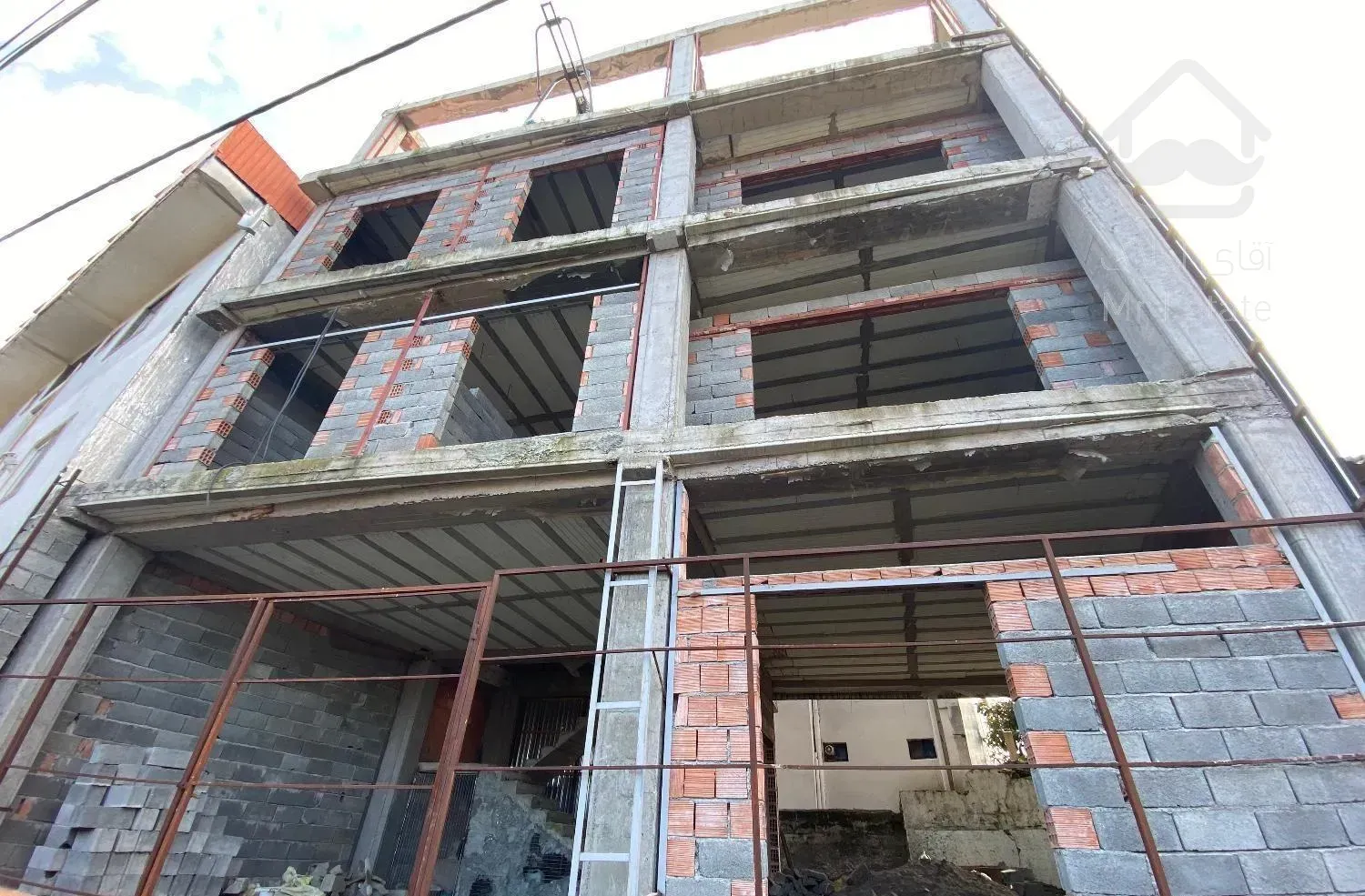 ۳واحد تکمیل نشده همراه سوییت در کلاراباد