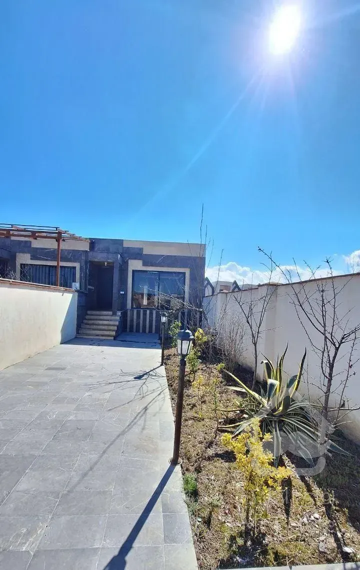 ویلا باغچه همکف 180 متری شهرکی سندتک‌برگ