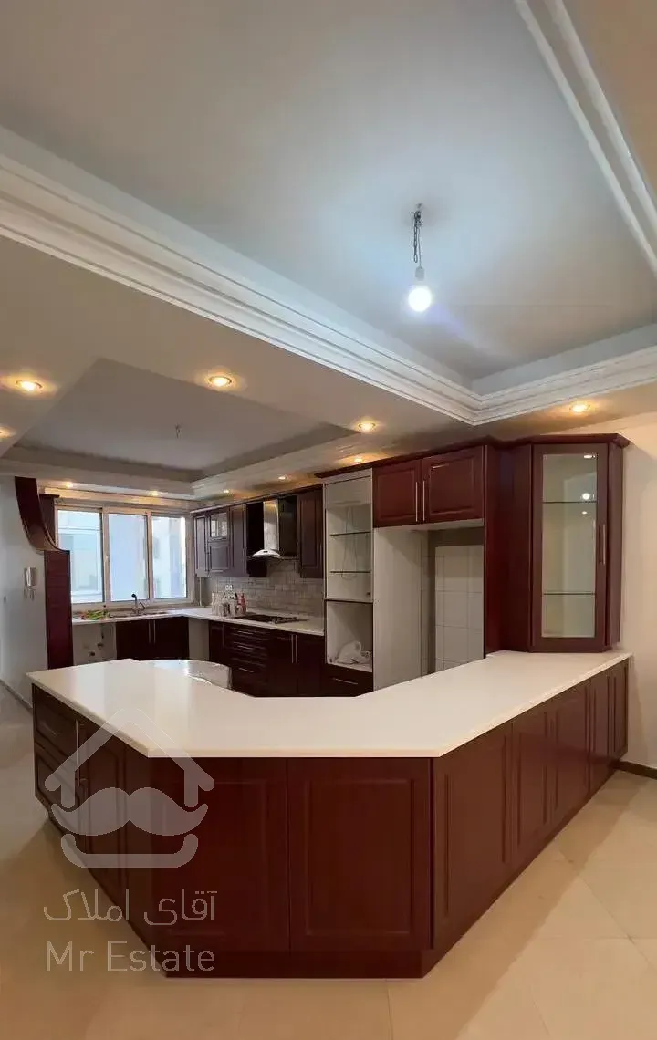 محمودیه / ۱۸۰ متر ۳ خواب/ طبقه آخر/دسترسی خلوت