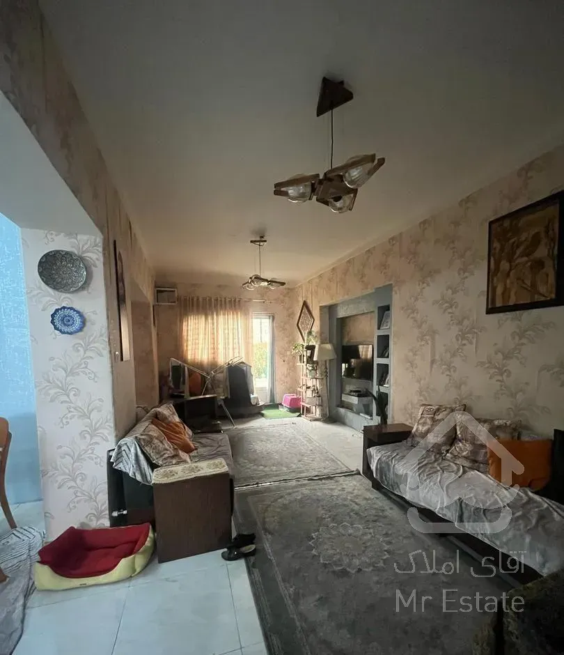 فروش آپارتمان ۱۰۰ متری ۲ خوابه طبقه ۳ در میدان حر