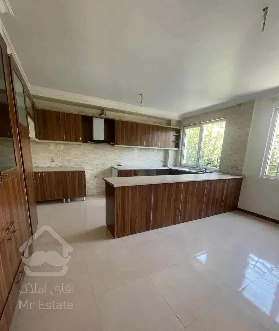 آپارتمان 160 متری سه خواب طبقه اول