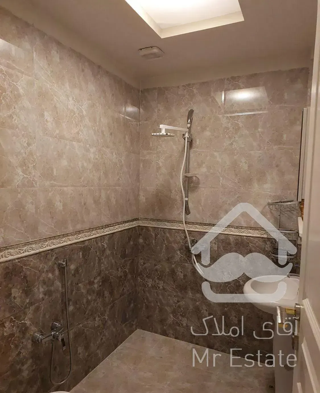 ۹۳ متر اشرفی باهنر