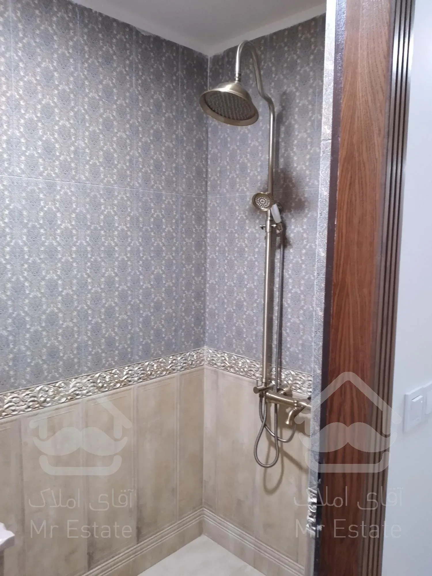 اپارتمان تک واحدی ۱۴۰متری دربلوارفردوس شرق