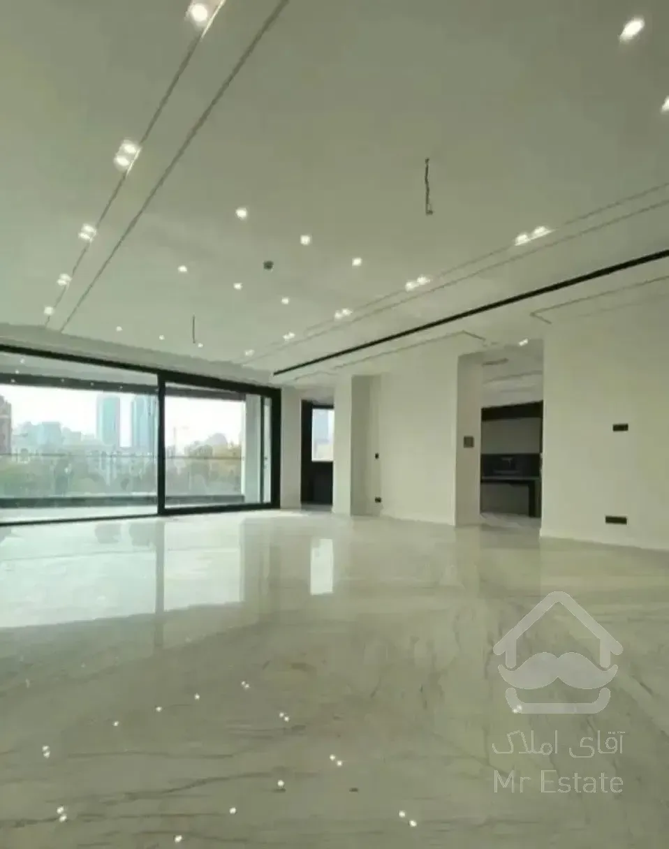 ۳۰۰ متر /لوکیشن بینظیر/۲۵ متر تراس