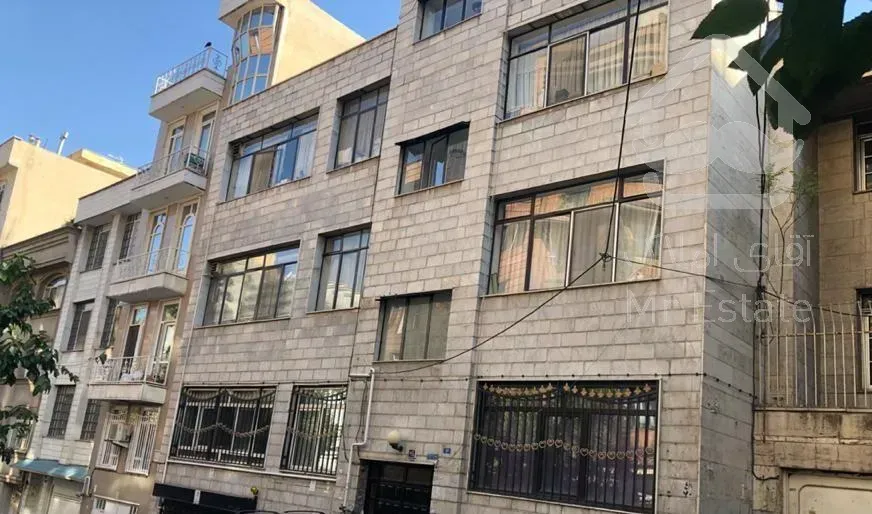 ولنجک کلنگی ۲۰۰متری با دو طبقه بنا سندشخصی