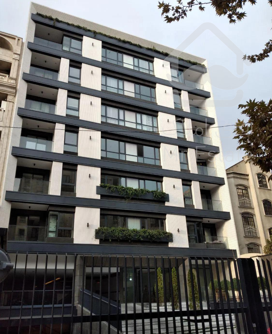 ۲۸۸ متر متریال اروپایی