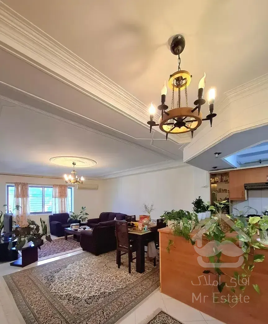 ۸۵ متر  خوش نقشه  با آسانسور  خ انقلاب