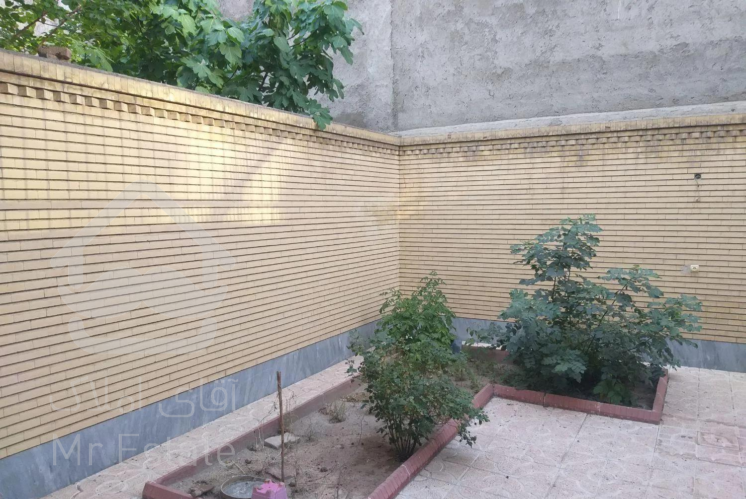 رهن ۱۴۰متر حیاط کوی دانشگاه