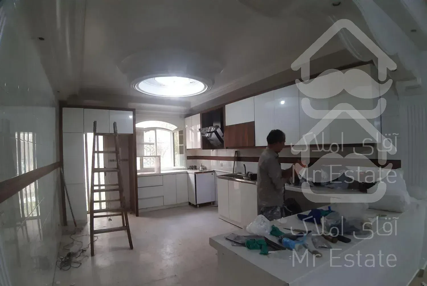 آپارتمان ۱۹۰ متری / تکواحدی / ۲ پارکینگ