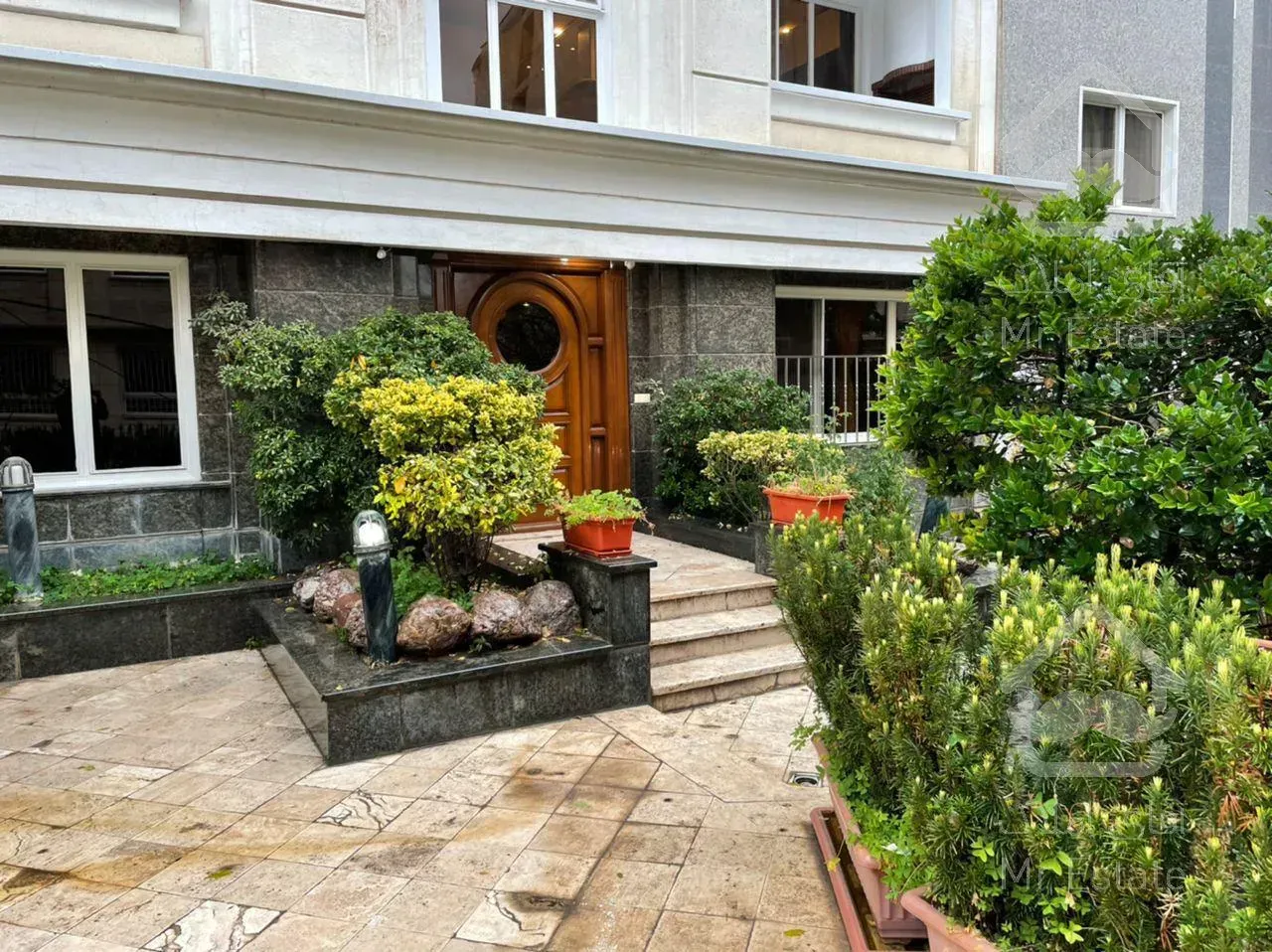 برج باغ زیبا در منطقه یک تهران