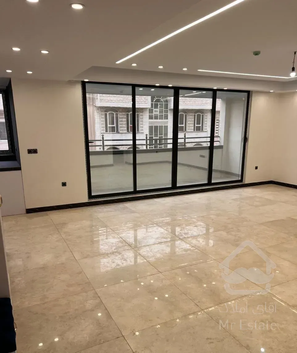 این ملک فرق داره /// همه‌چیش یه سر و گردن بالاتره