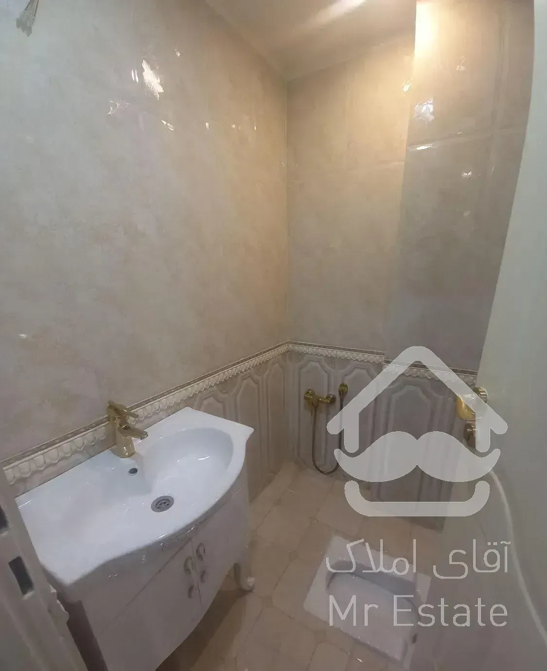 ۱۳۳متر ۳خواب/ نوساز سند اماده/ افتابگیر جنوبی