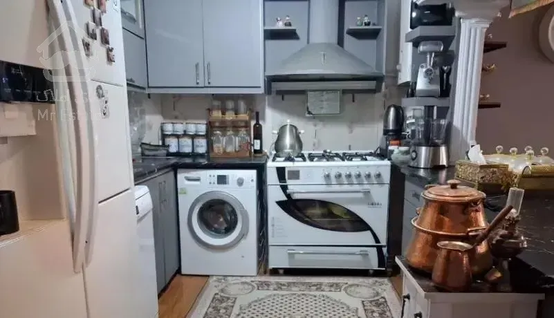 ۷۶متری /سنددار/خوش چیدمان/دونبش /دیپلمات