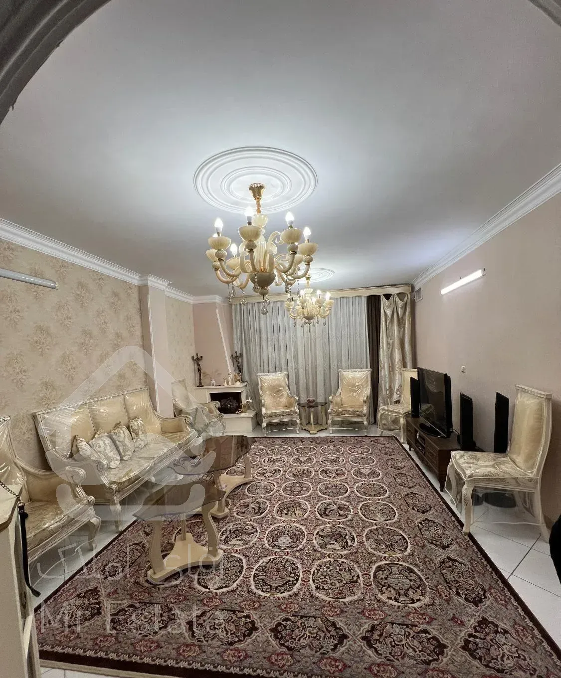 واحد ۱۰۰ متری ۳ خوابه غرق نور و پنجره