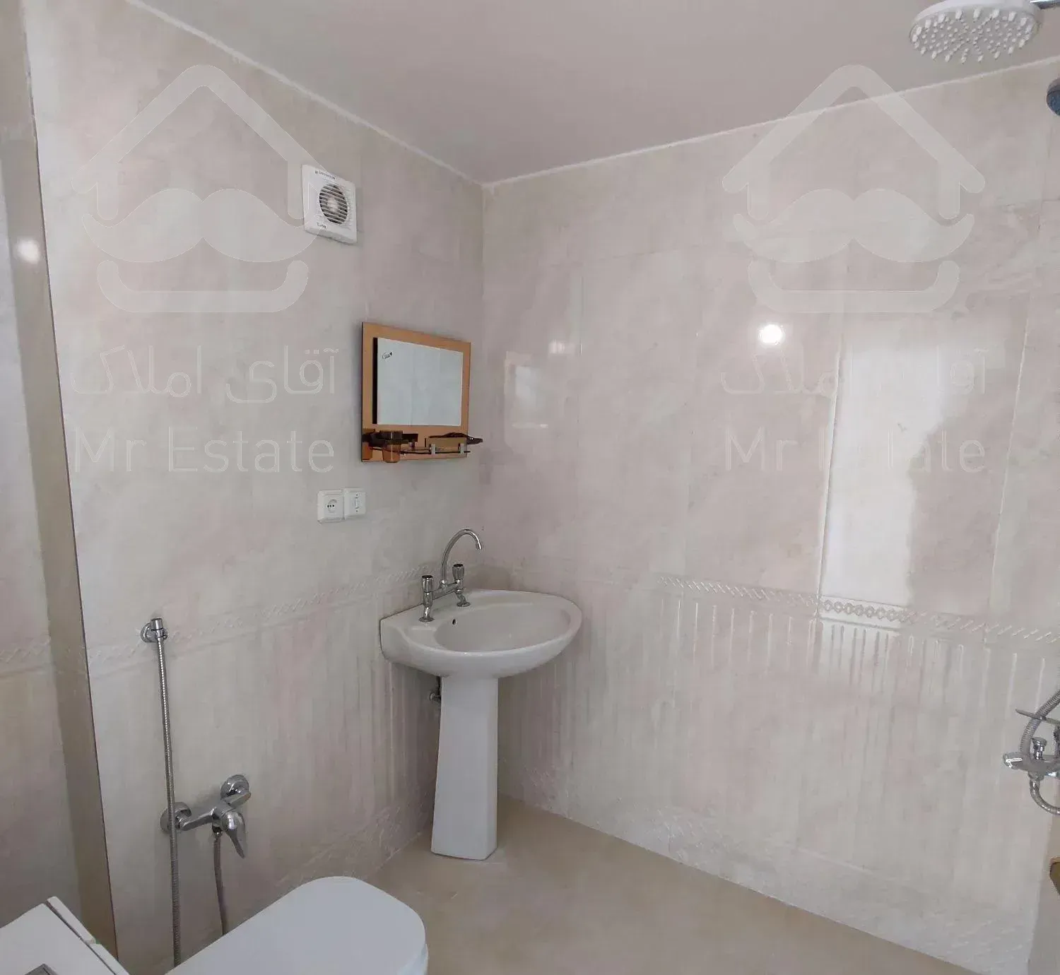 ۱۲۱ متر دبستان نورگیر و آرام