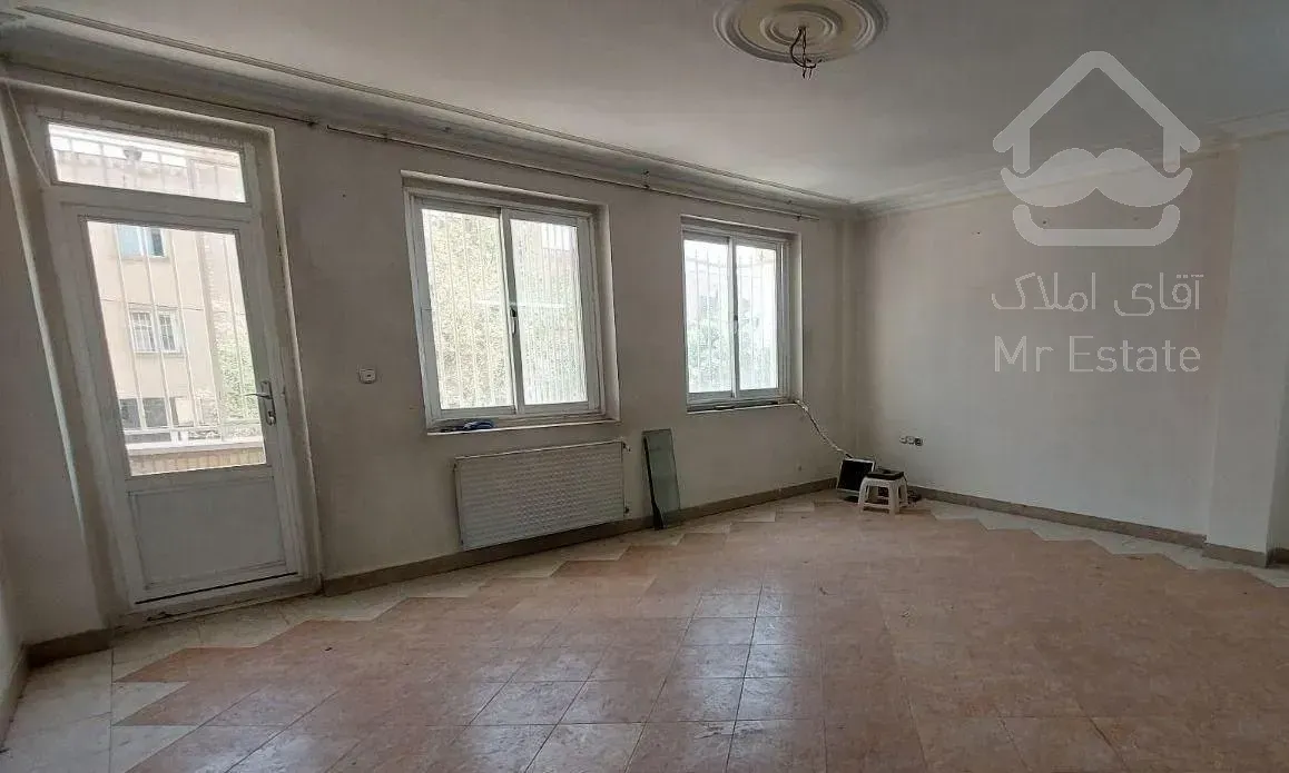 آپارتمان دوخوابه حیاط دار